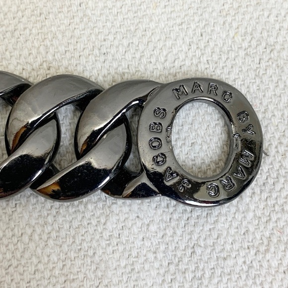 Marc by Marc Jacobs Katie Turnlock Chain Bracelet - Picture 3 of 7